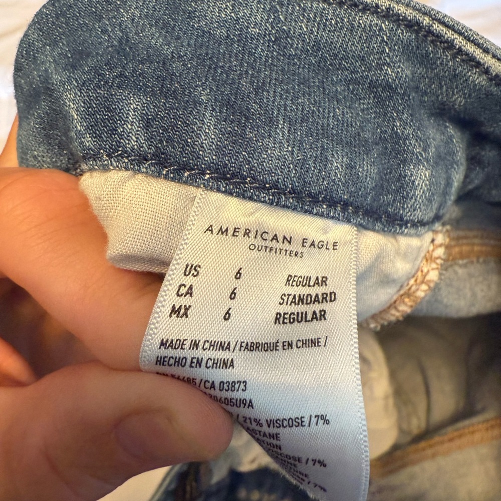 American Eagle Outfitters Blue Jeans with Distressed Details VERY STRETCHY